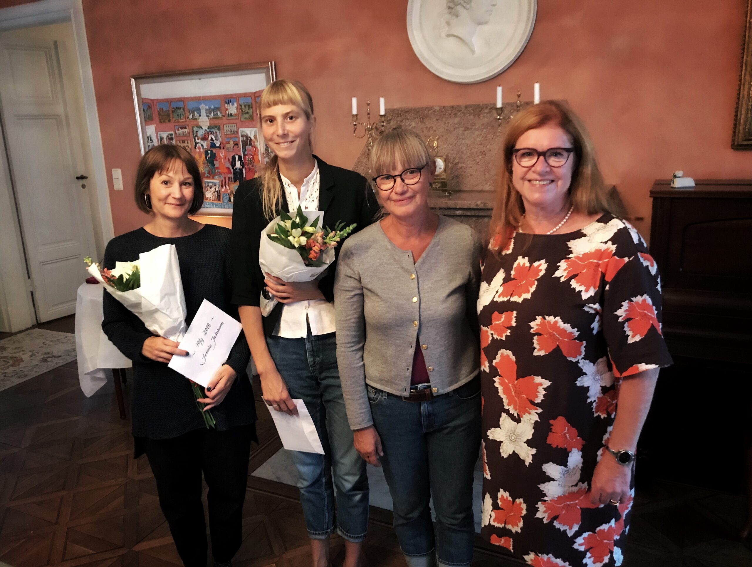 studerande-och-alumn-fr-n-hv-skola-tilldelades-stipendium